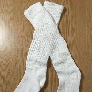 NEW Women’s HOOTERS GIRLS UNIFORM WHITE XL LENGTH SCRUNCHIE SOCKS ONE SIZE
